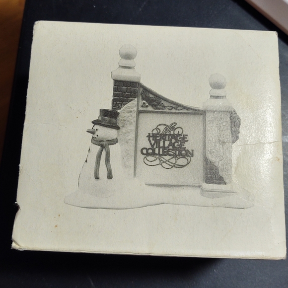 Dept 56 Heritage Village , Village Sign With Snowman, 5572-7 Retired - Picture 6 of 6